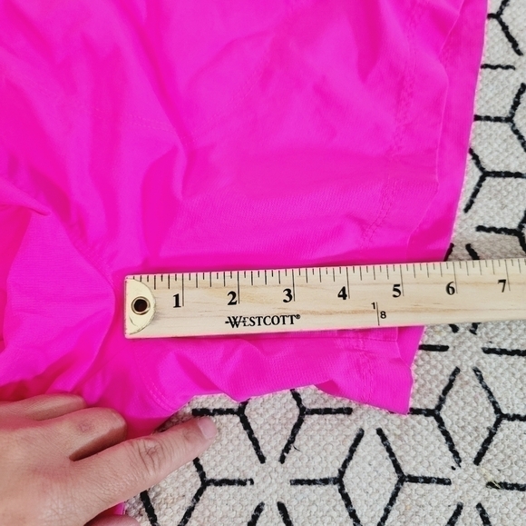 MOUNTAIN HARDWEAR NYLON TRACK SHORTS IN HOT PINK, SZ SMALL - Picture 15 of 15